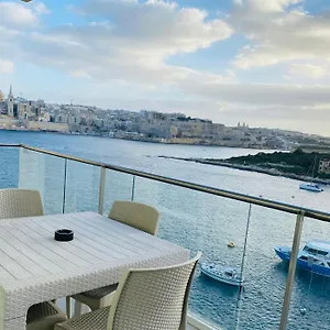 Seaview & Seafront- 9, 49 Tigne Point Mansions Apartament